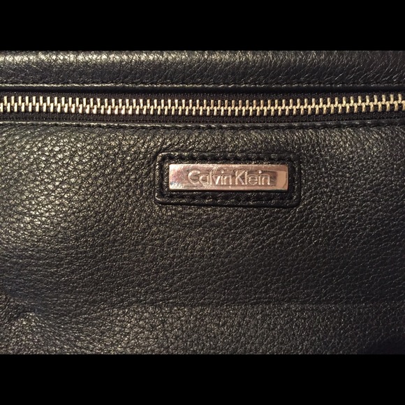 🔥 Calvin Klein Lambskin Pebbled Wristlet EUC - Picture 2 of 7